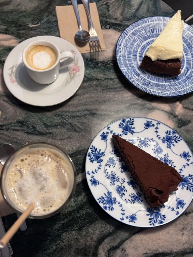 Defne Gürkan_Il Tavolo Verde_Amés_review