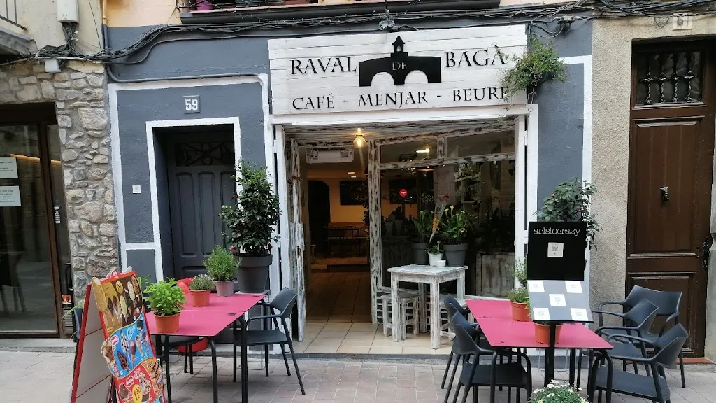Raval de Bagà 59 restaurant in Bagà