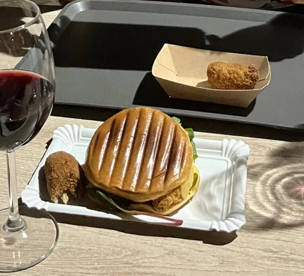 Jaume Lloria Varella_L'Englantina_Bagà_review