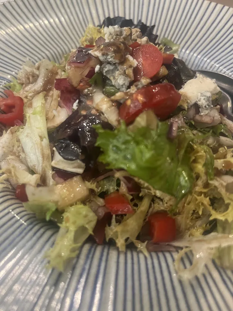 J. Adam_La Nova Fonda_Argentona_review