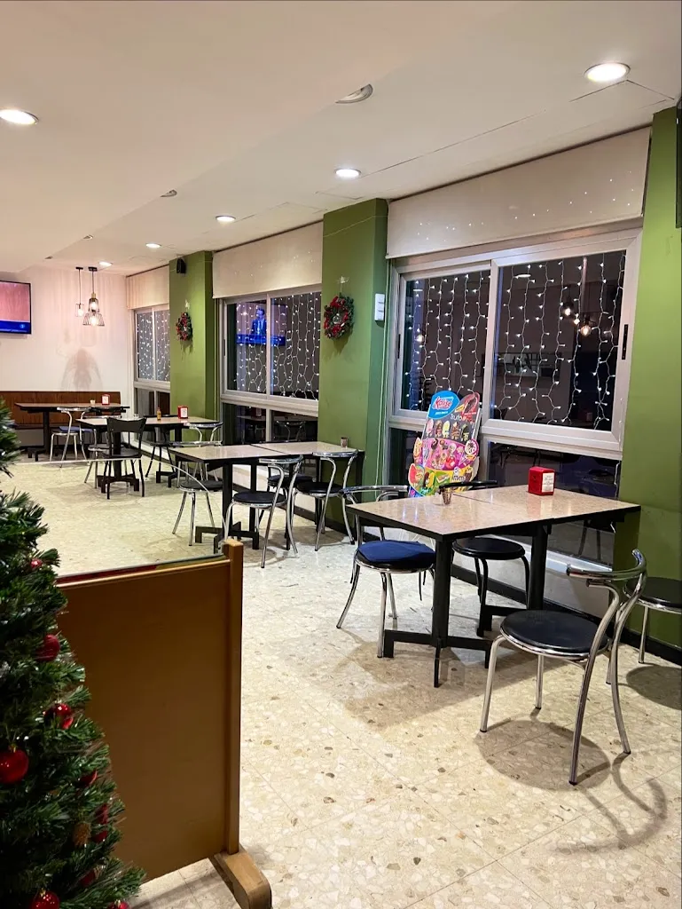 BAR LAURA restaurant in Argentona