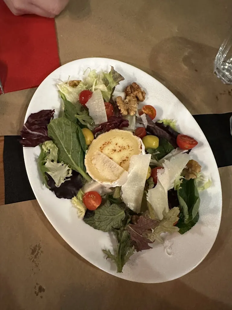 Sofia Cebrian Montiel_tancada pizzeria Antonia_Argentona_review