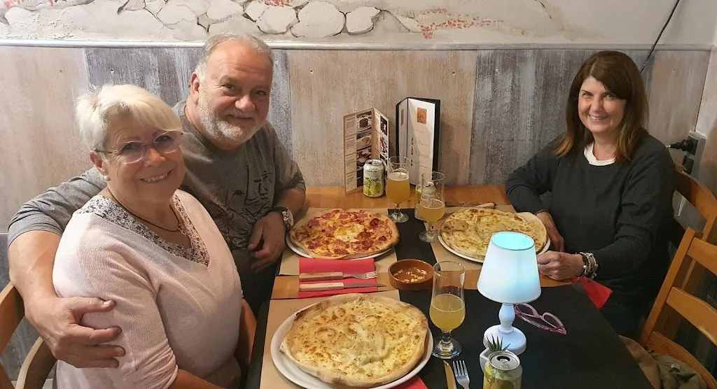 enric anega_tancada pizzeria Antonia_Argentona_review