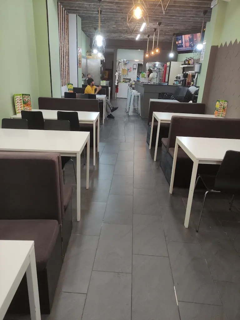 Mihai Zudor_Monto rollo doner kebab pizzeria_Argentona_review