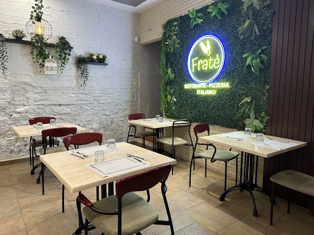 Fratè RistoPizzeria restaurant in Badalona