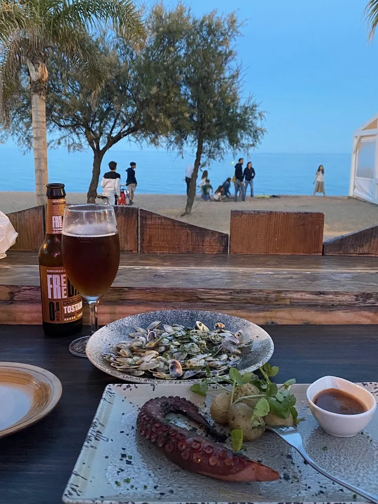 Nhi Vu_Mono Beach_Badalona_review