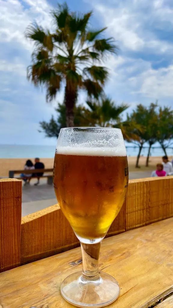 JC Serrano_Mono Beach_Badalona_review