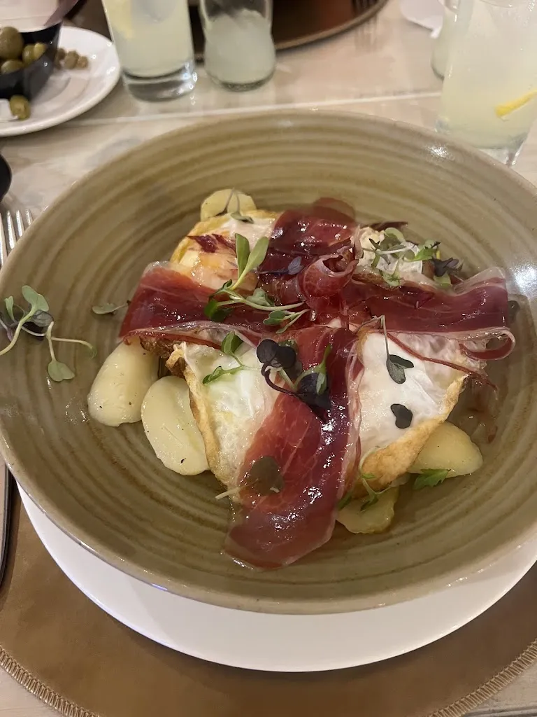 Teresa Take That Kingsman Lord_El Badiu_Badalona_review