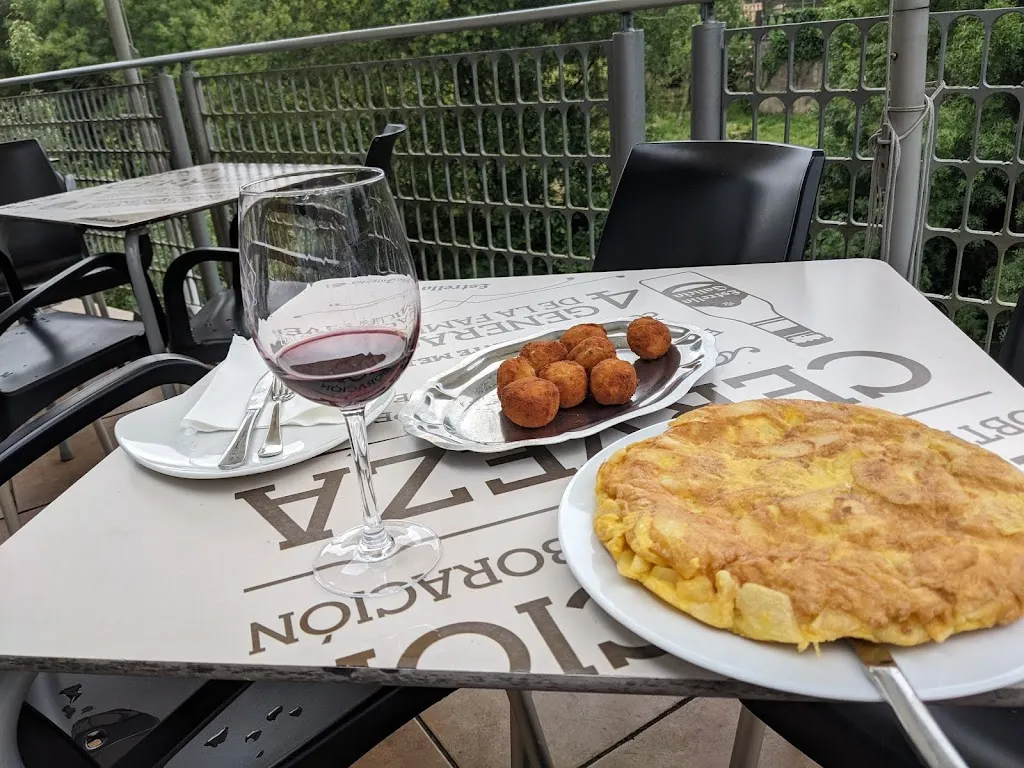 Alan McEwan_Bar Porto_Negreira_review