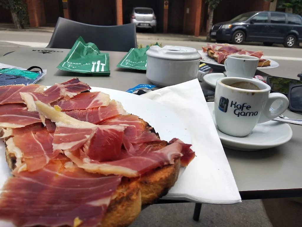 Fernando Aguirre Ortega_MIAMI BAR RESTAURANT_Balenyà_review