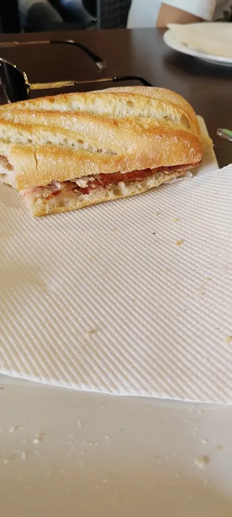 Sergio BH_MacLaren's Jr Bar_Begues_review