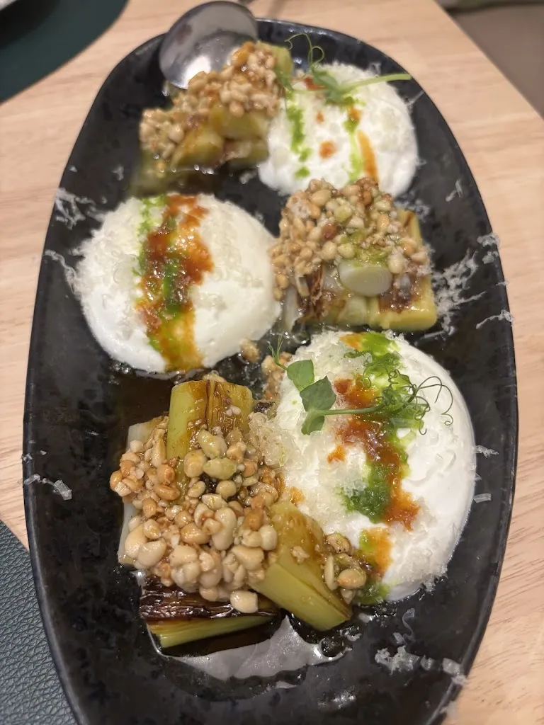 Stephen Whiteley_Varovito Bistró_Bruc El_review