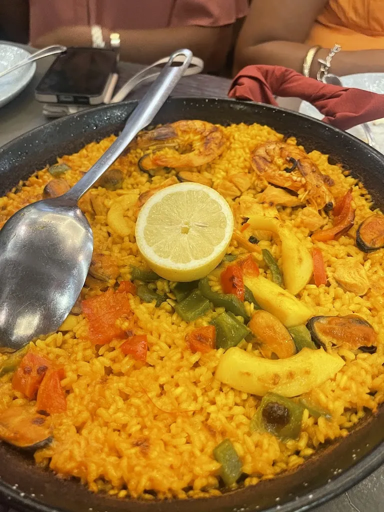 Julie Nguyen_La Charca Taberna_Amés_review