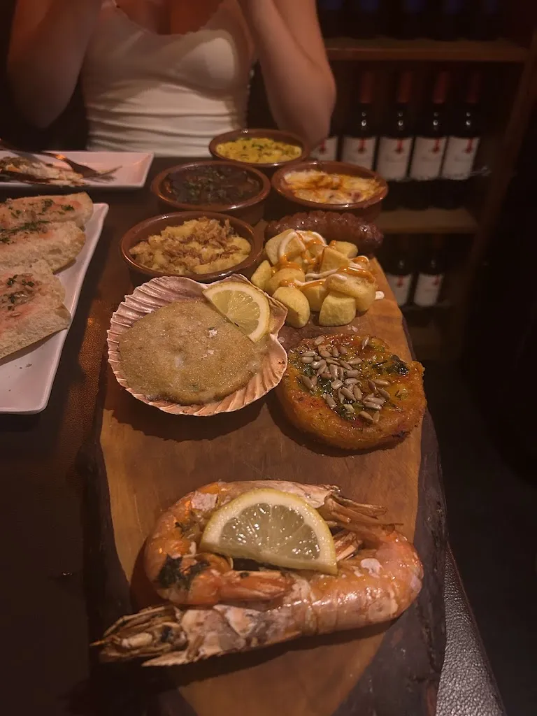 Julia Victoria Bond_Bodega Biarritz 1881_Barcelona_review