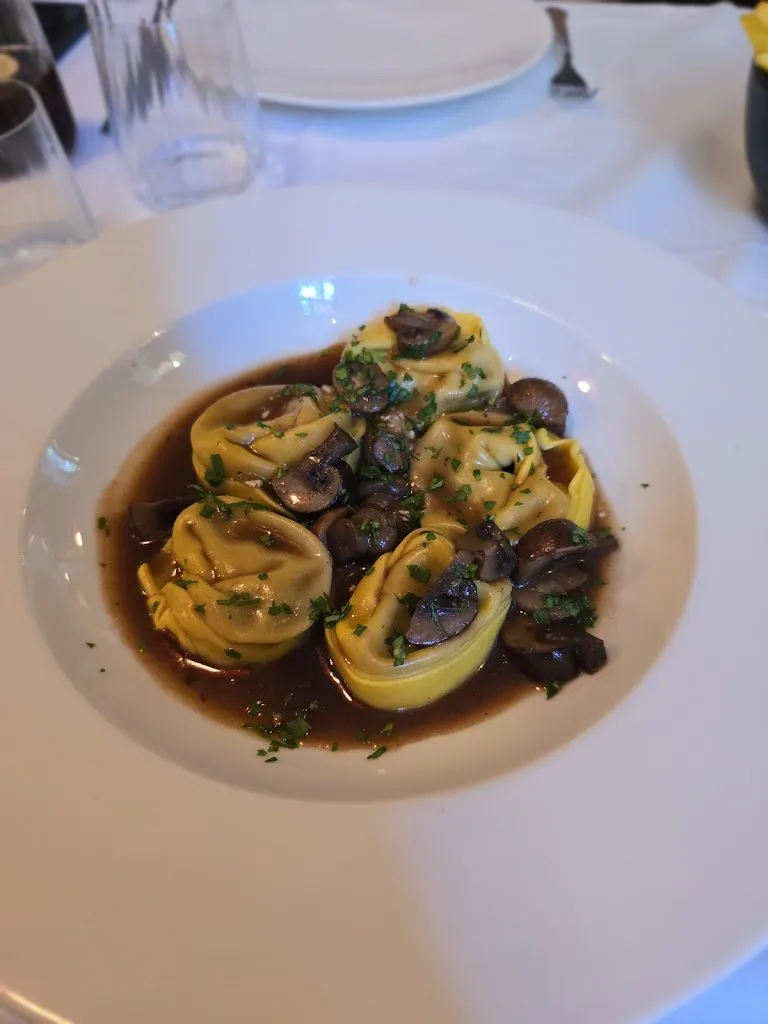 Jonathan S. Ng_La Cabrera Madrid_Cabrera dAnoia_review