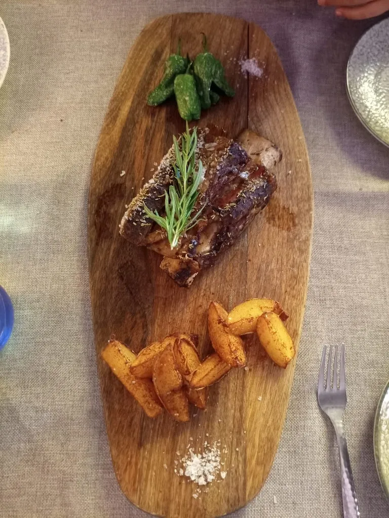 Yin Fou_Red Red Wine_Cabrera dAnoia_review