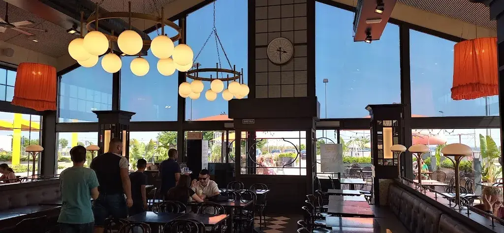 Viena_Cabrera de Mar_slider_image_3