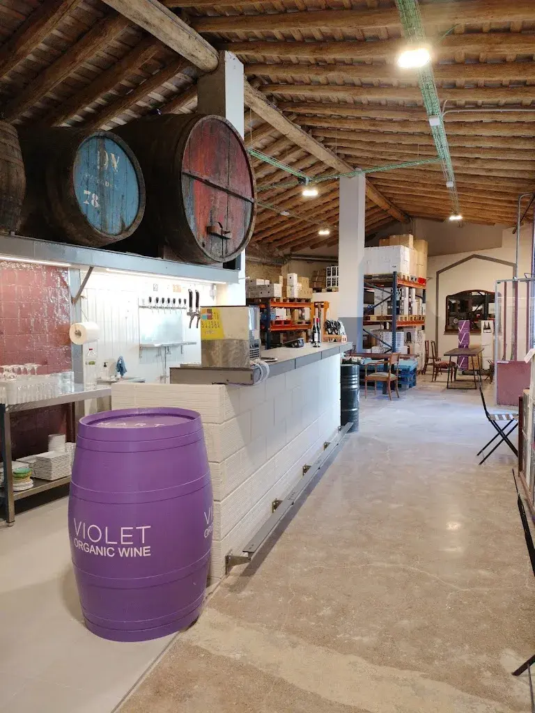 Espai Cingle Vermuteria restaurant in Calldetenes