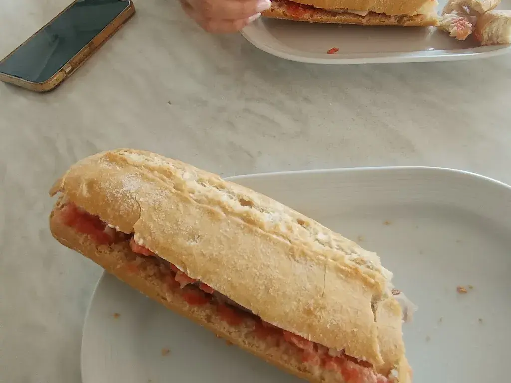 melicia meli_La BENZINERA_Calldetenes_review