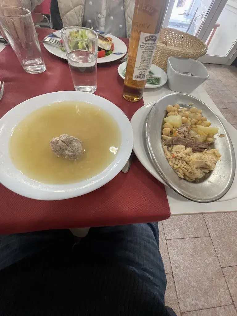 Ismael f2f_La Trobada Bar Restaurant_Caldes dEstrac_review