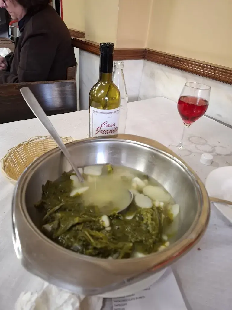 Tom Nairn_Casa Juanito_Narón_review