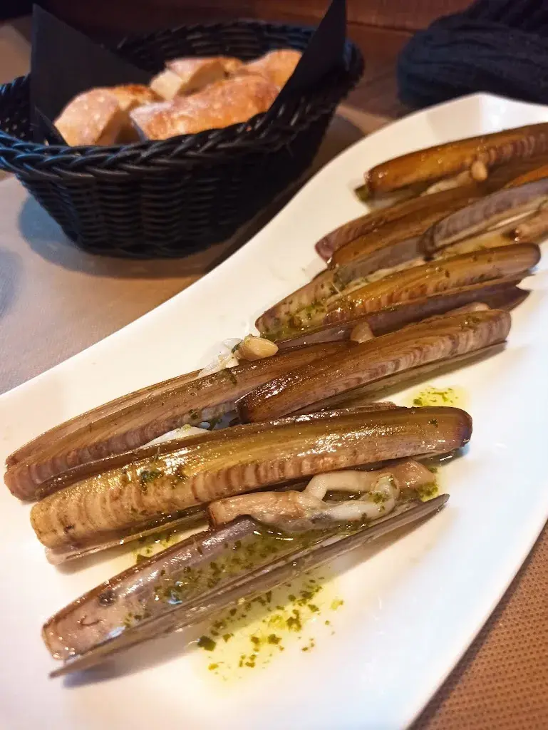 Linda Giulia Carluschi_7 Santiños_Narón_review