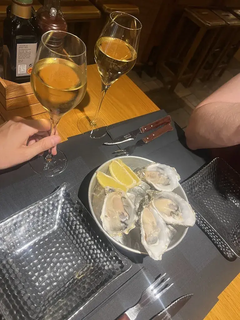 Nina Van den Bosch_Bodega Azor_Calella_review