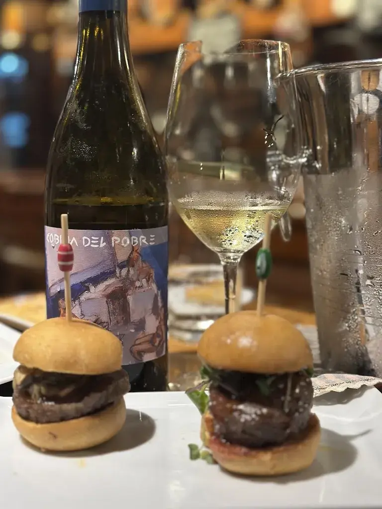 Bodega Azor_Calella_slider_image_2