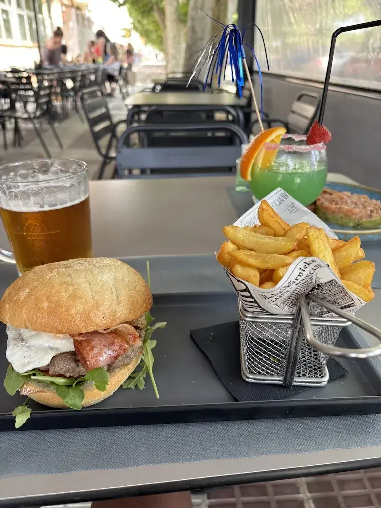 Two Chicks Click_Internacional Lounge Bar & Resto_Calella_review