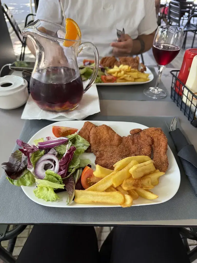 Ann M_Internacional Lounge Bar & Resto_Calella_review