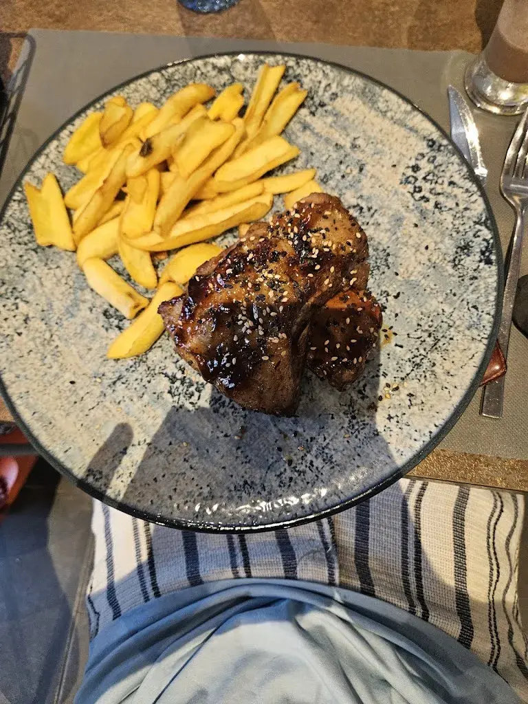 Ignacio Torres_Internacional Lounge Bar & Resto_Calella_review