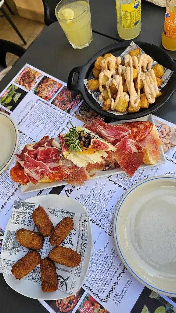 Vilma Zukeviciene_Cantinflas & Grouchos_Calella_review