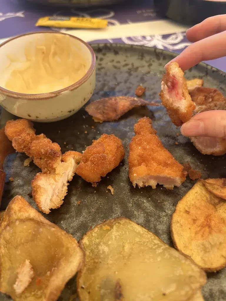 Ciara Fitzgerald_𝗕𝗟𝗨𝗘 𝗕𝗔𝗥 𝗕𝗘𝗔𝗖𝗛 𝗖𝗟𝗨𝗕 | 𝗖𝗔𝗟𝗘𝗟𝗟𝗔 | Restaurante en la playa_Calella_review