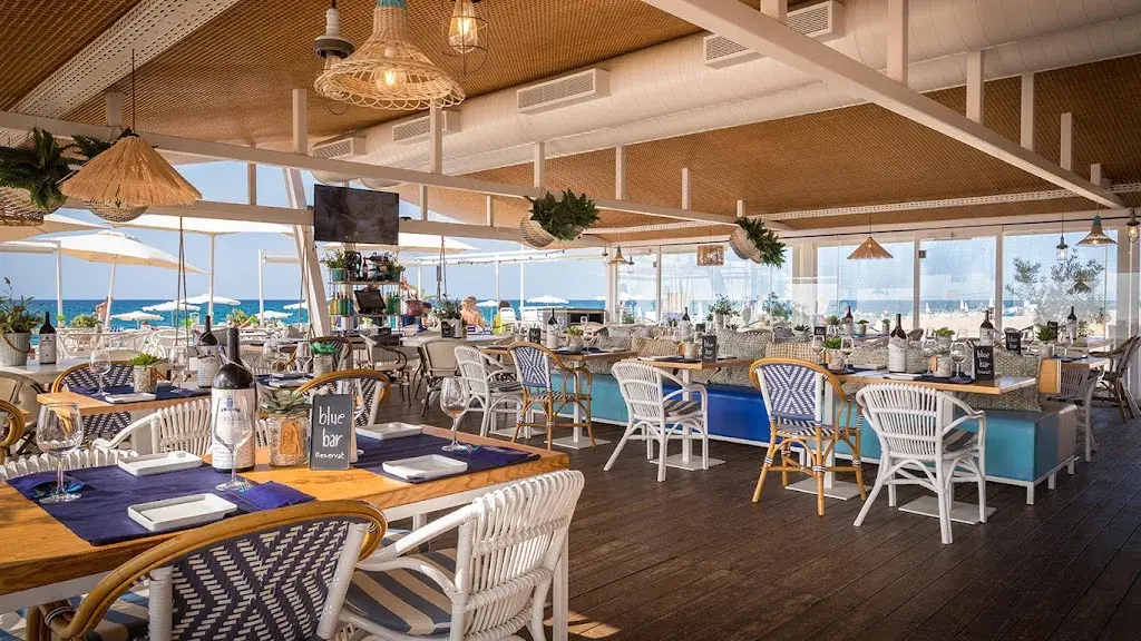 𝗕𝗟𝗨𝗘 𝗕𝗔𝗥 𝗕𝗘𝗔𝗖𝗛 𝗖𝗟𝗨𝗕 | 𝗖𝗔𝗟𝗘𝗟𝗟𝗔 | Restaurante en la playa_Calella_slider_image_1