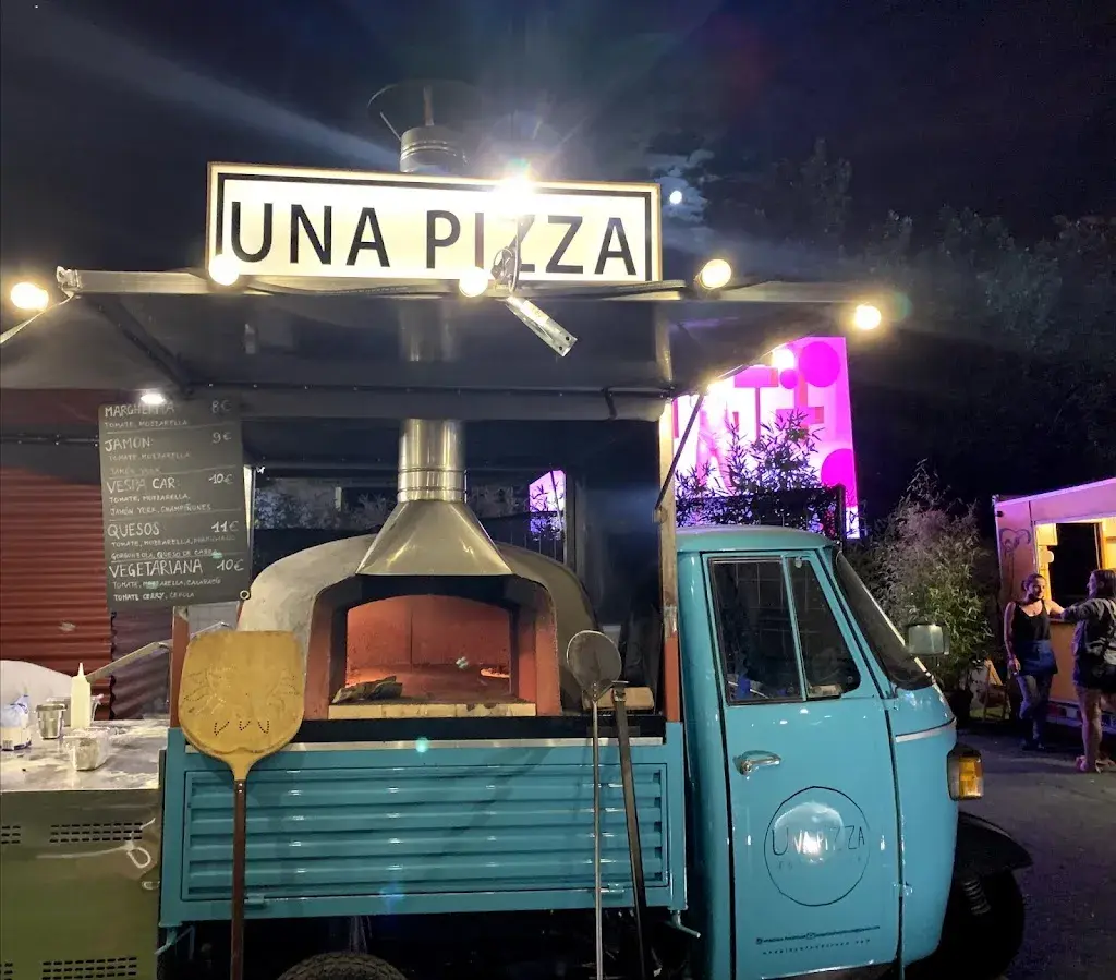 Anna Rowland_UNA PIZZA FoodTruck_Cabrils_recensione