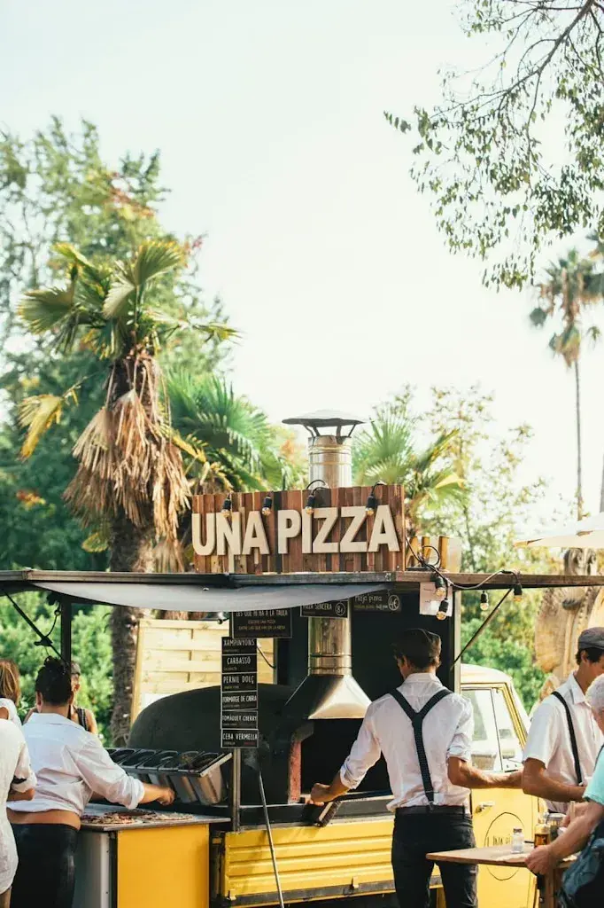UNA PIZZA FoodTruck restaurant in Cabrils