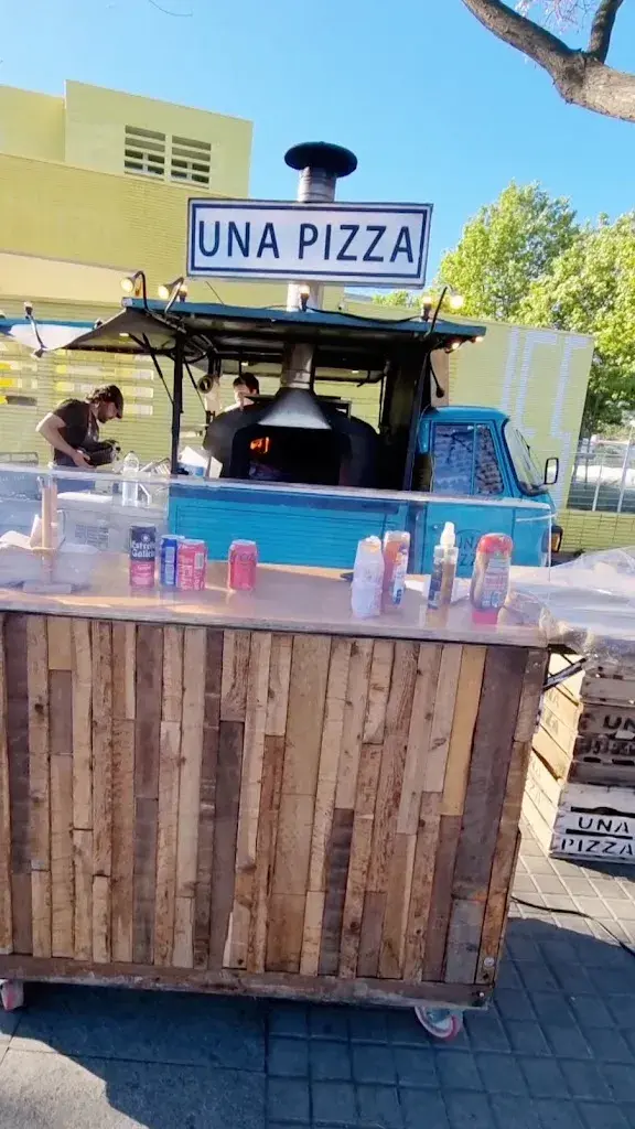 UNA PIZZA FoodTruck_Cabrils_slider_image_2