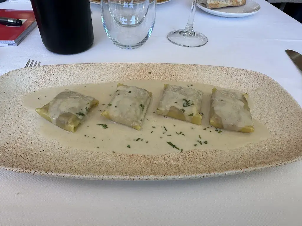 DAVID BECERRA AGUILERA_La Font_Canet de Mar_review