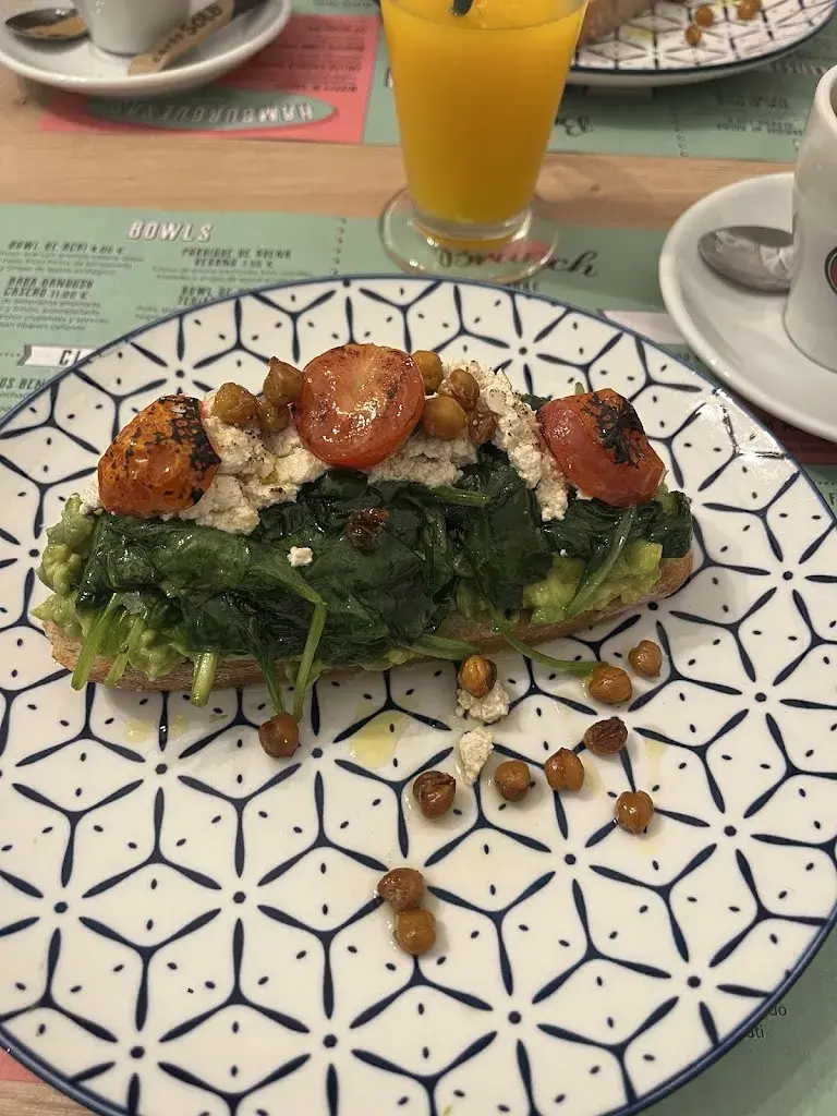 Amanda Allegrini_Brunch & More_Canet de Mar_review