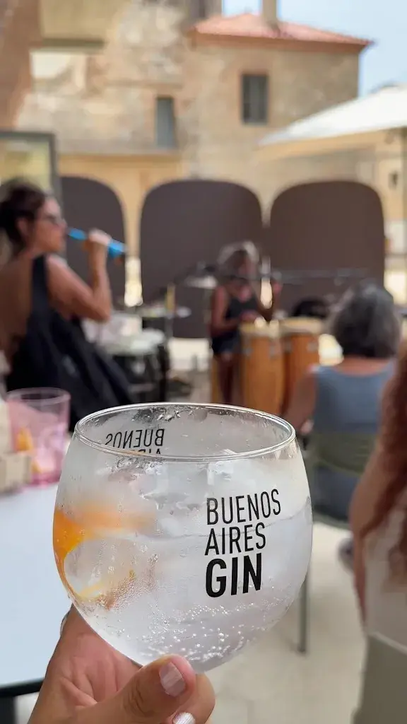 Toni Utzet_Madame _Canet de Mar_review