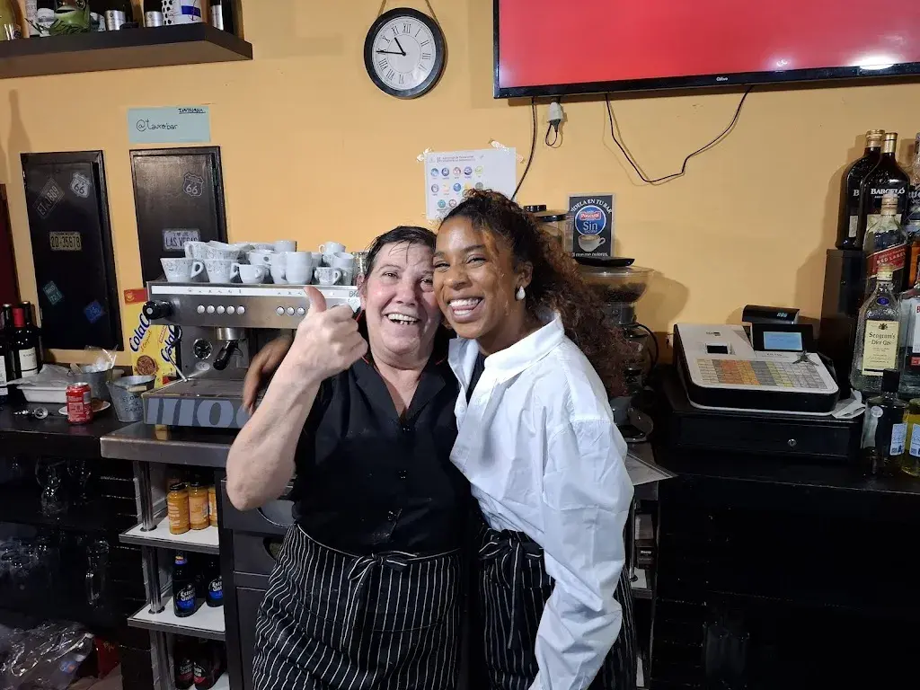 Catherine OConnor_Meson bar Tauro_Narón_review