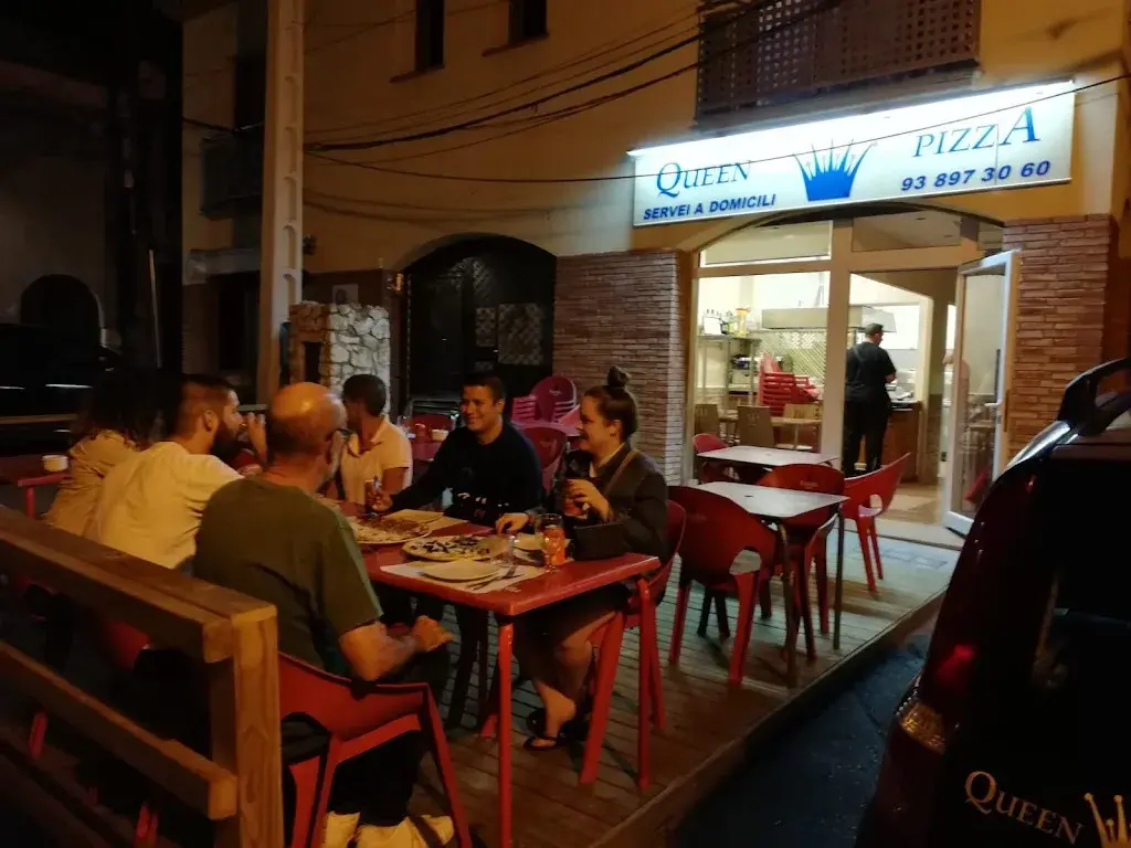 Queen Pizza restaurant in Canyelles