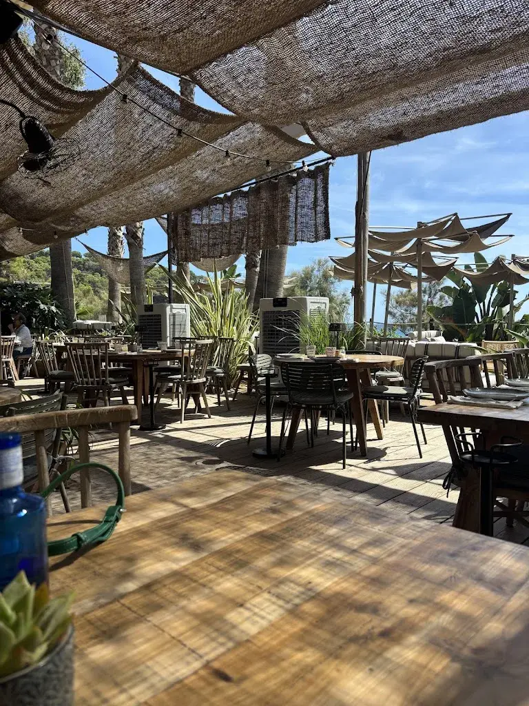 Amy Alli_Gammarus Restaurant & Beach Club_Canyelles_review