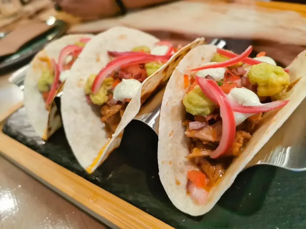 Tony Torres_Australian_Narón_review