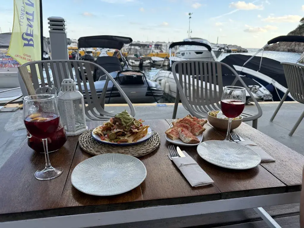 El port de la cala_Canyelles_slider_image_3