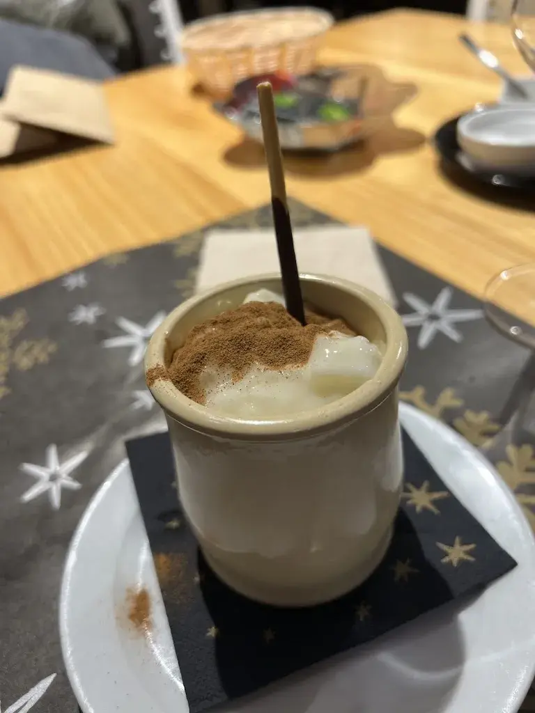 Lucia Fernandez_O Lugar_Narón_review