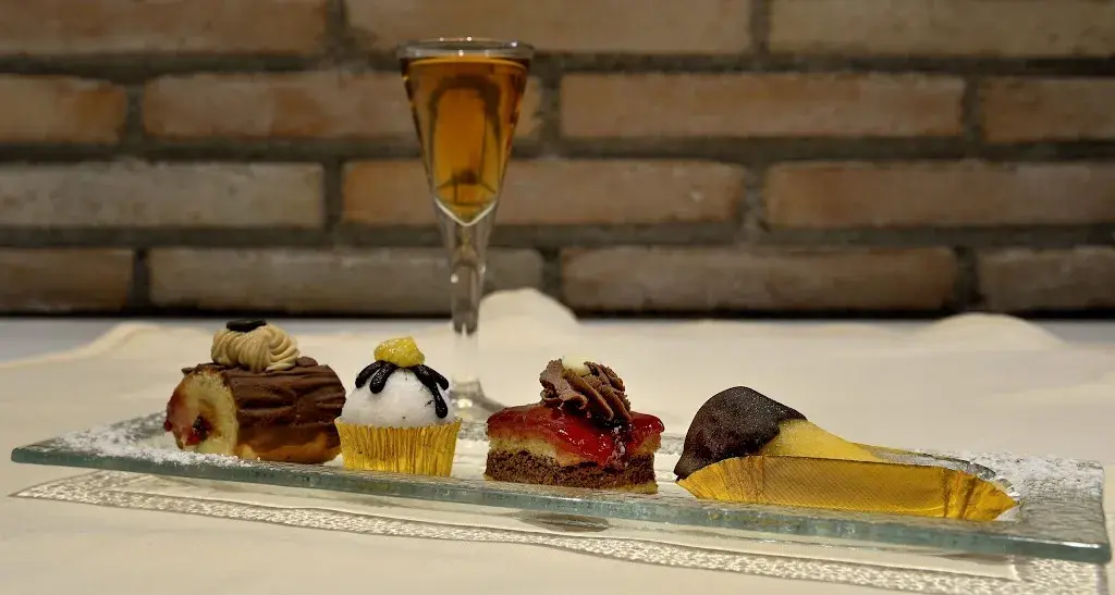 Restaurant La Plaça_Casserres_slider_image_3