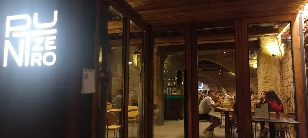 Olha Malik_Punt Zero_Cardona_review