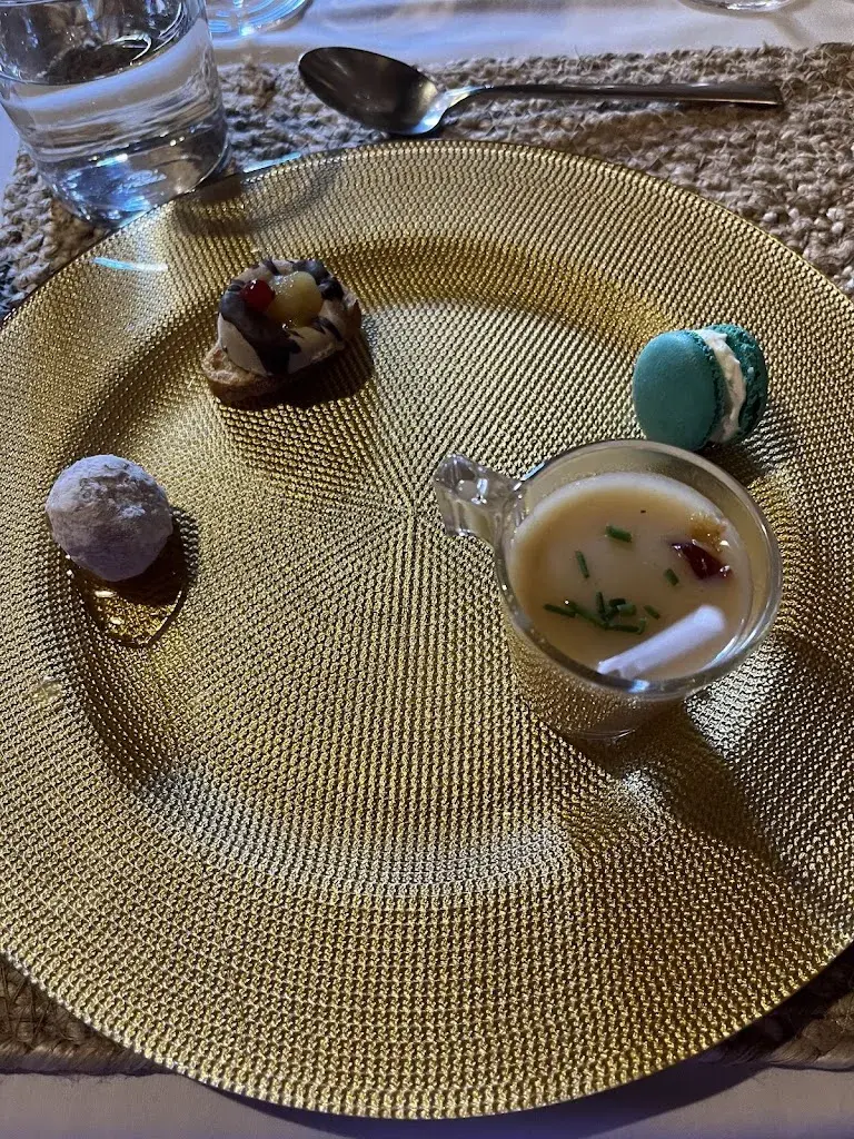 Riri Zou_La Premsa Hotel Rural_Cardona_review