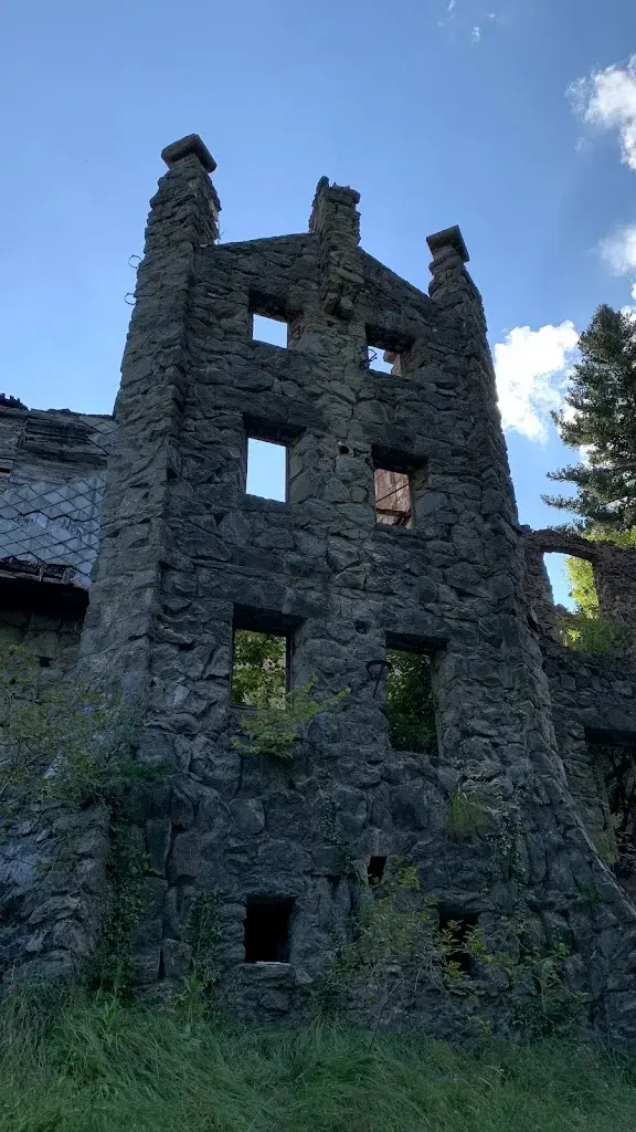 Refugi Quatre Cases_Castellar de nHug_slider_image_1